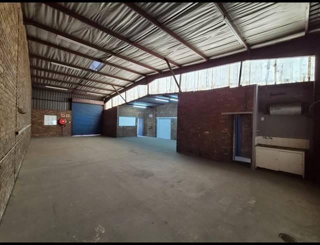 172M² WAREHOUSE TO LET IN WADEVILLE